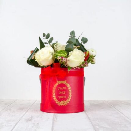 Red&White-cutie trandafiri ranunculus eucalypt