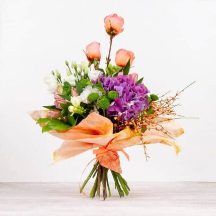 Buchet "Surprise”-buchet surprise trandafiri hortensia yokko frezii ginster